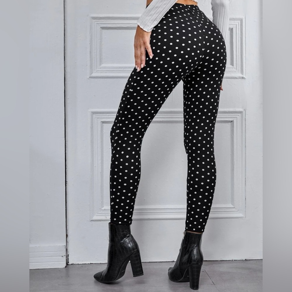 Polka dot black & white leggings